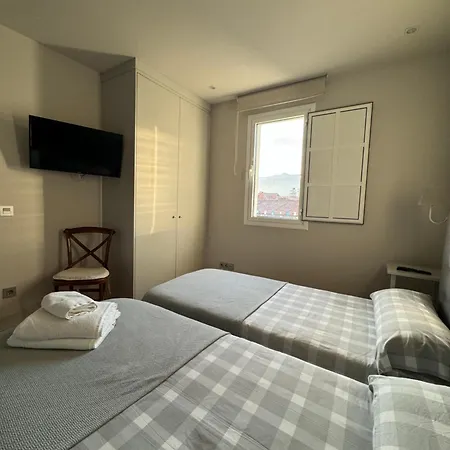 Rosa Bella * Poo De Llanes